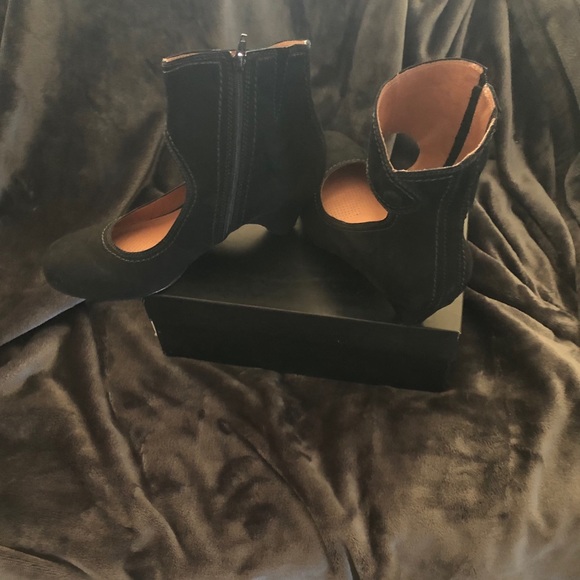 Corso Como Women’s Black Suede shoe boots. - Picture 3 of 13